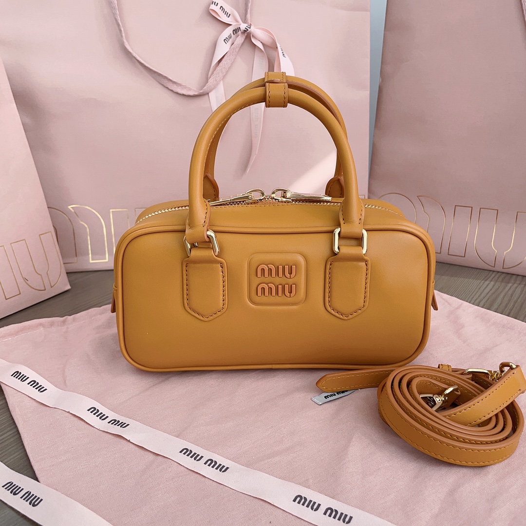 Miu Miu Logo Detailed Zipped Bowling Bag in Metallic