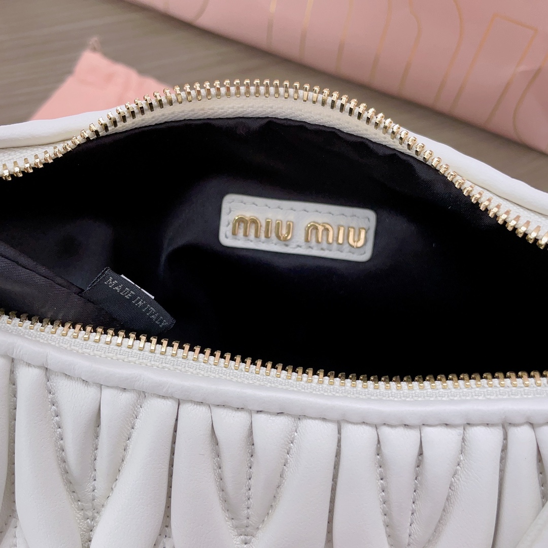 Miu Miu  01419