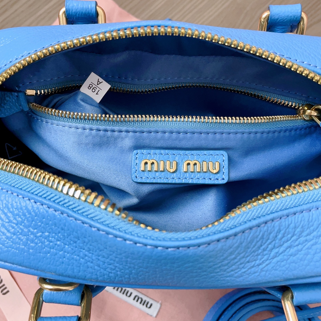 Miu Miu  01449