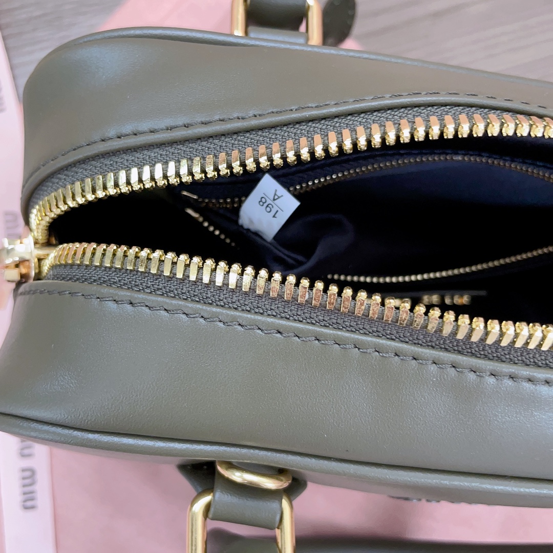 Miu Miu  01498