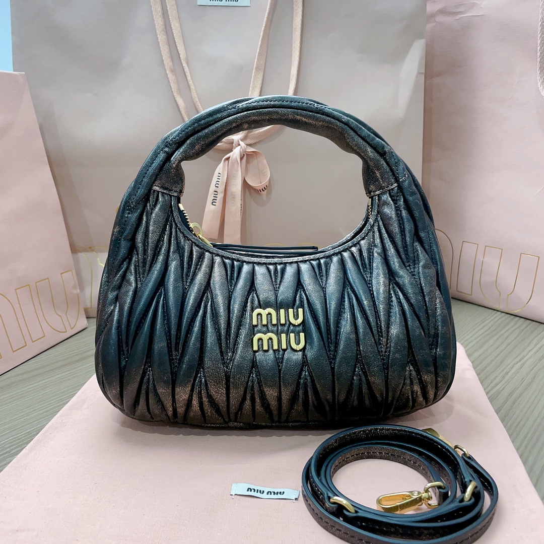Miu wander leather handbag Miu Miu Black in Leather