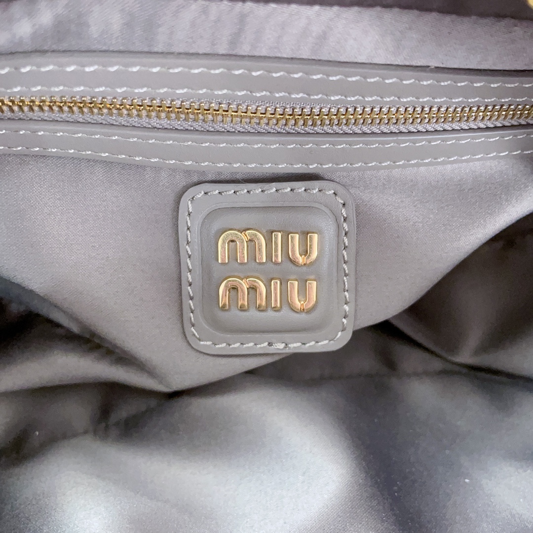 Miu Miu  01539