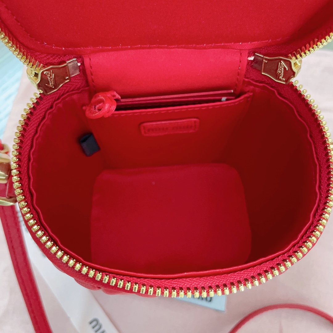 Miu Miu  01559