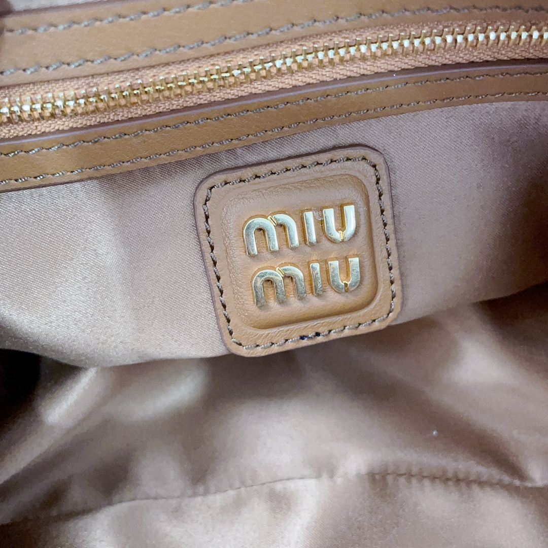 Miu Miu  01559