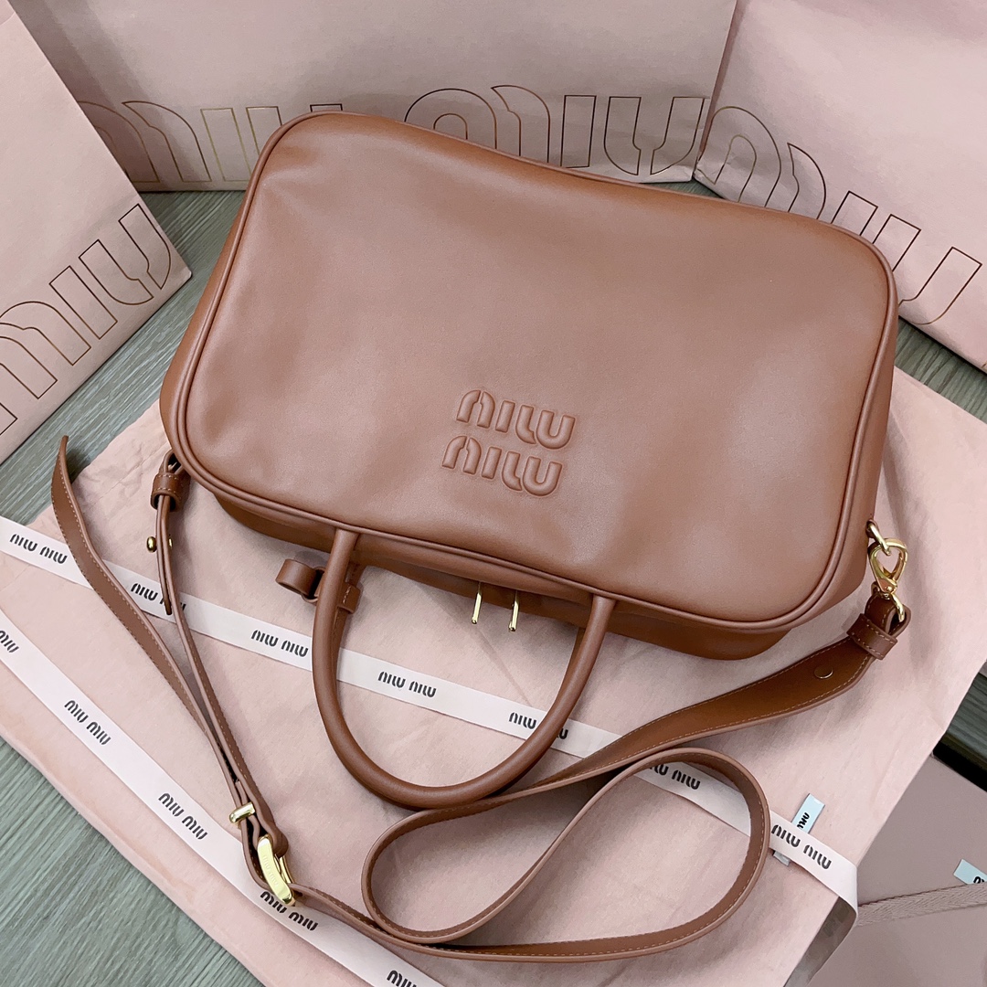 Miu Miu  01606
