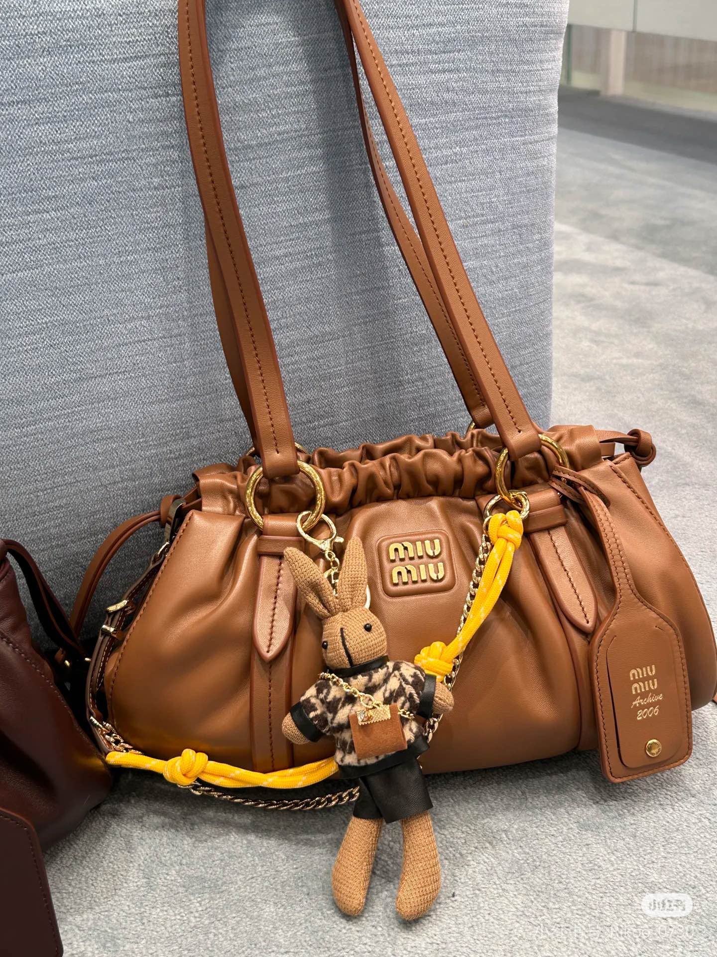 Miu Miu Joie leather shoulder bag in brown – Miu Miu