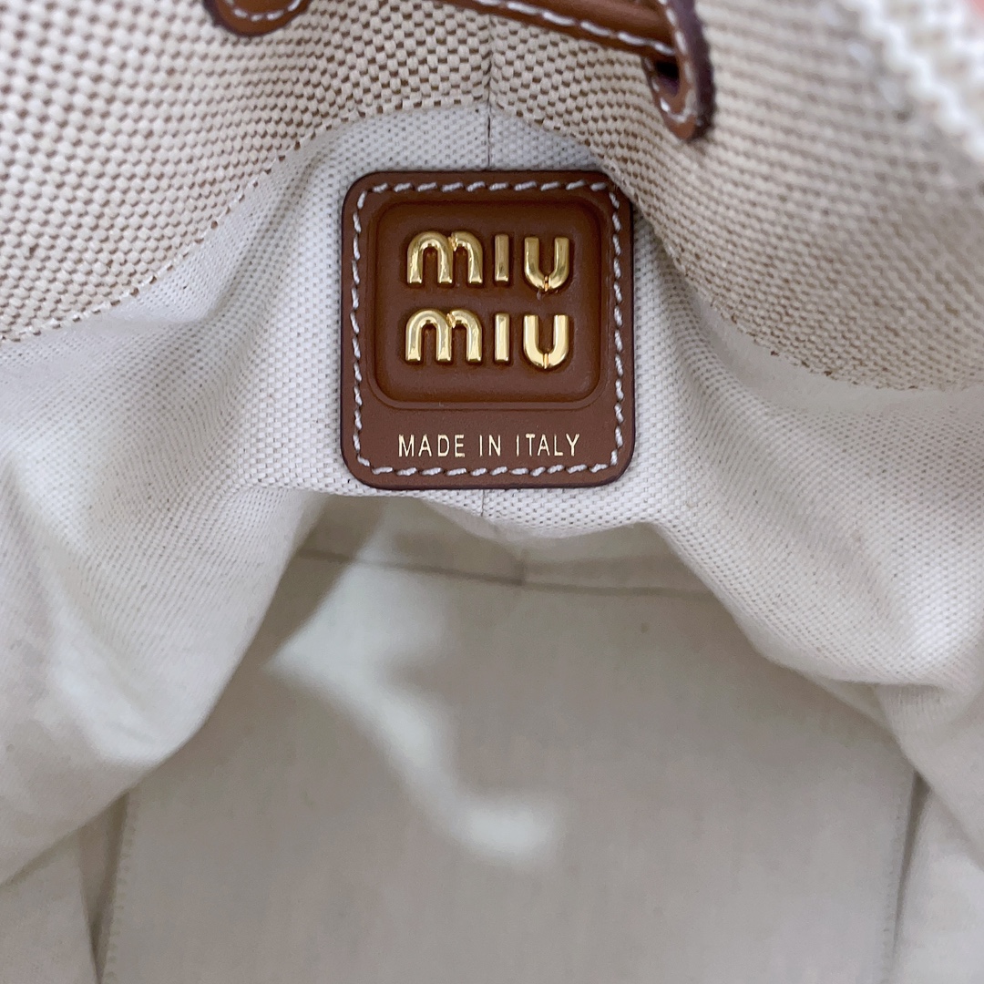 Miu Miu  01777