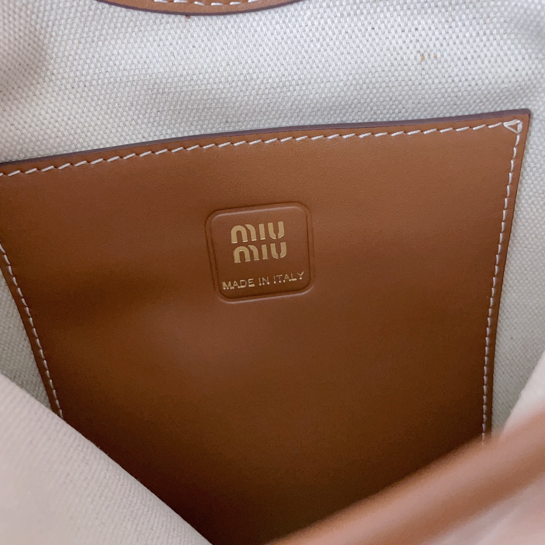 Miu Miu 01819