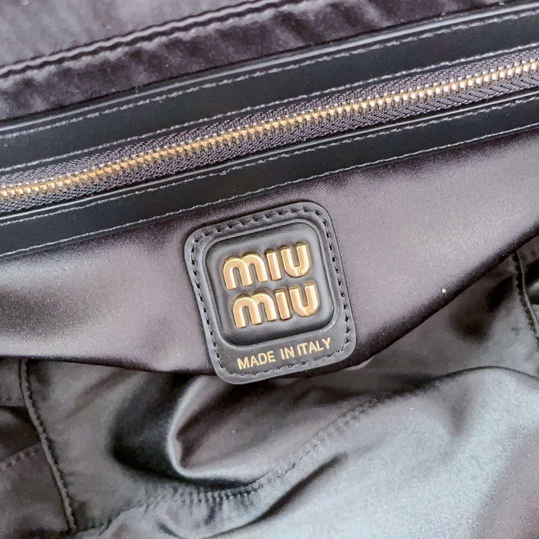 Miu Miu  01869