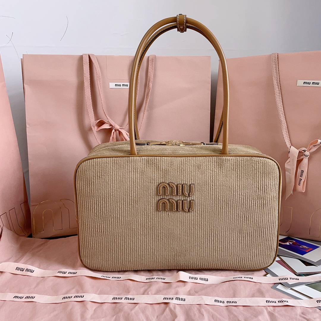 Miu Miu Logo Detailed Zipped Bowling Bag in Metallic