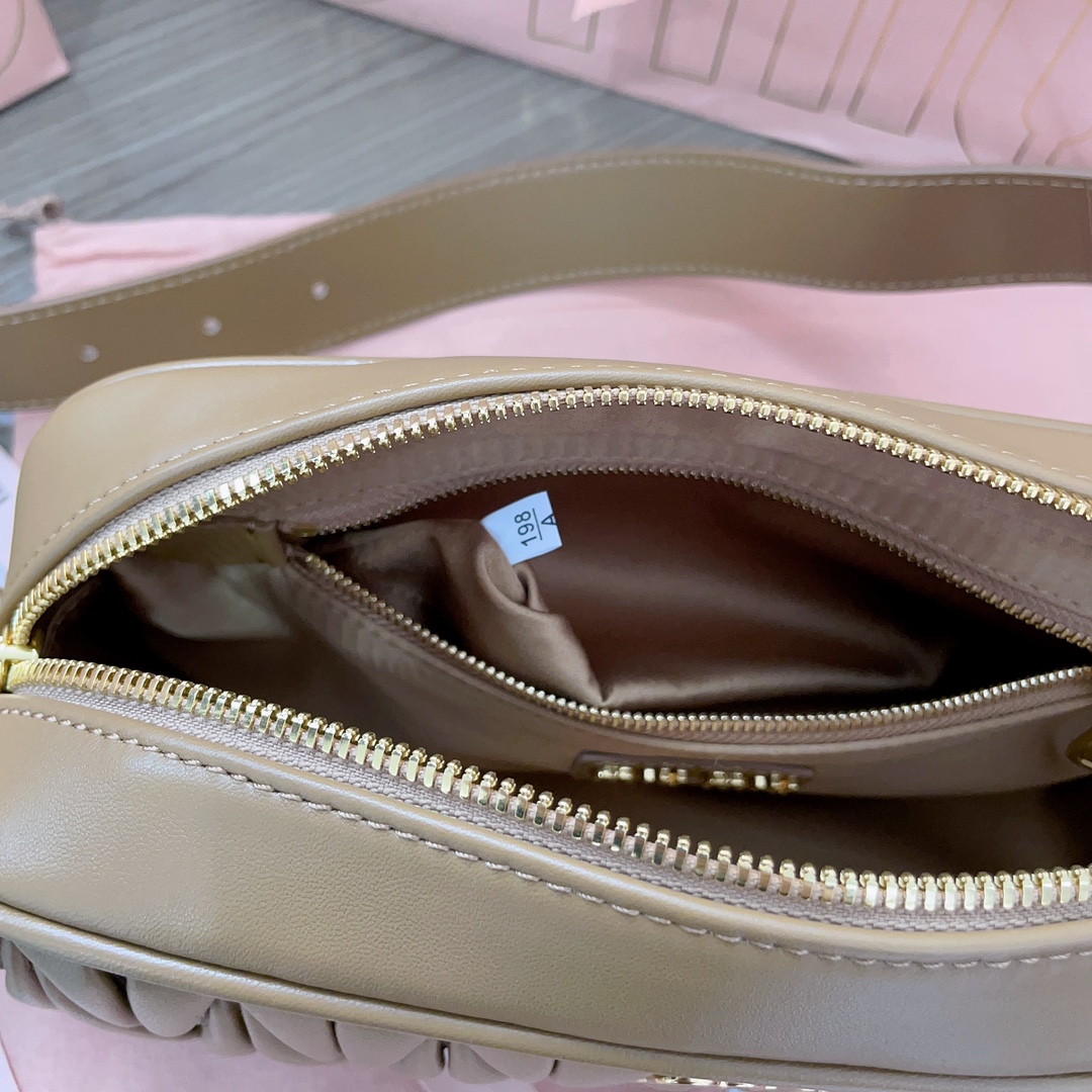 Miu Miu  01939