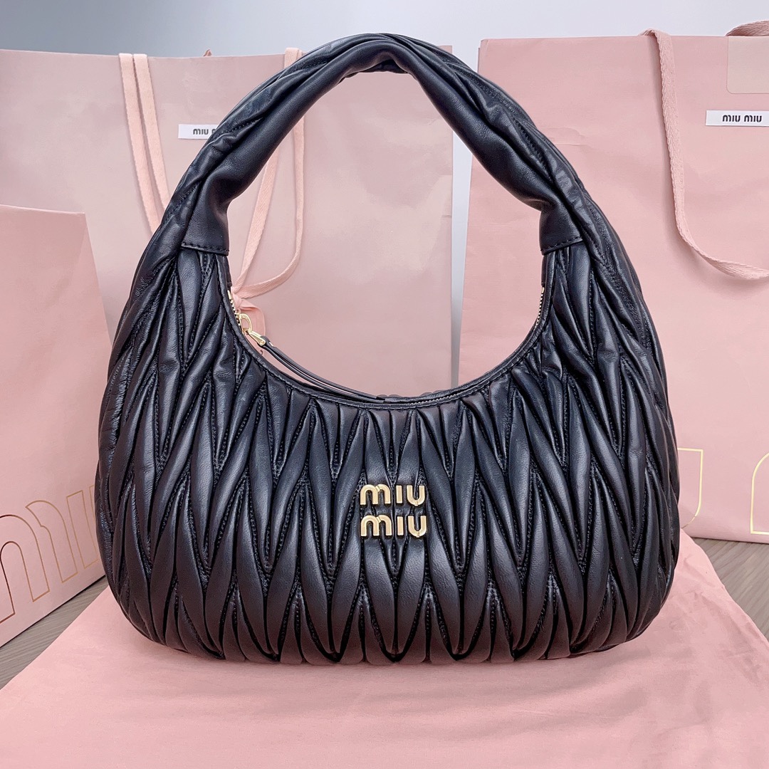 Miu Miu Wander Matelassé Leather Tote Bag | Black |