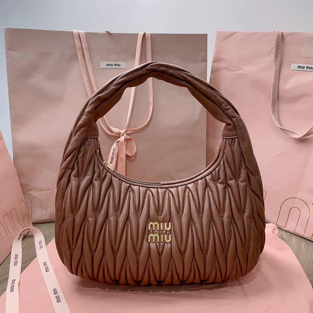 MIU MIU Nappa Matelasse Regular Wander Hobo Caramel bag in brown1495084