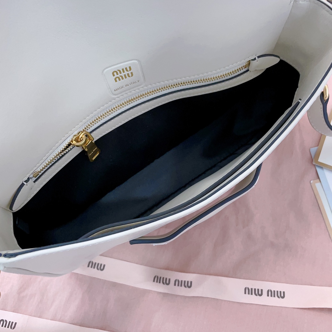 Miu Miu 02379