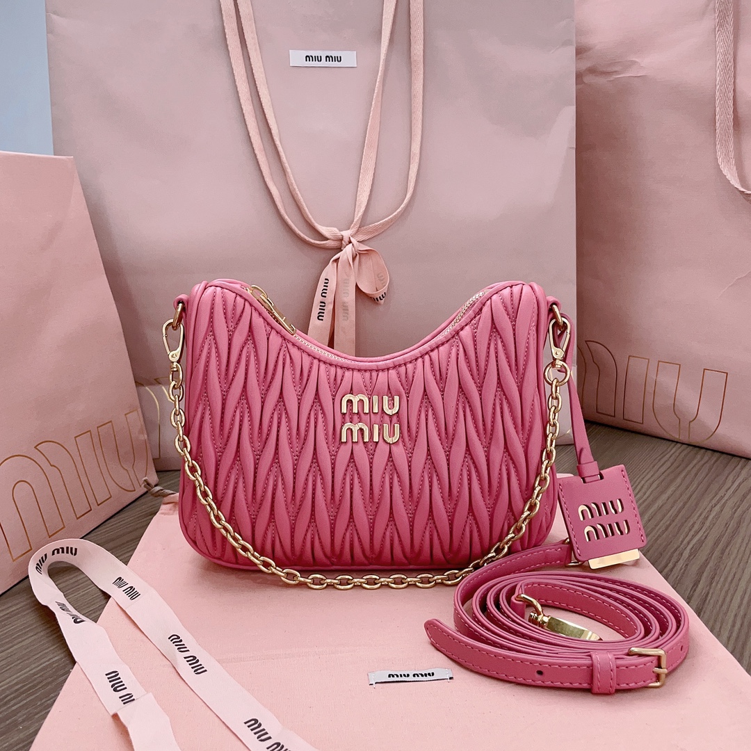Miu Miu Mini Wander Matelassé Shoulder Bag | Pink