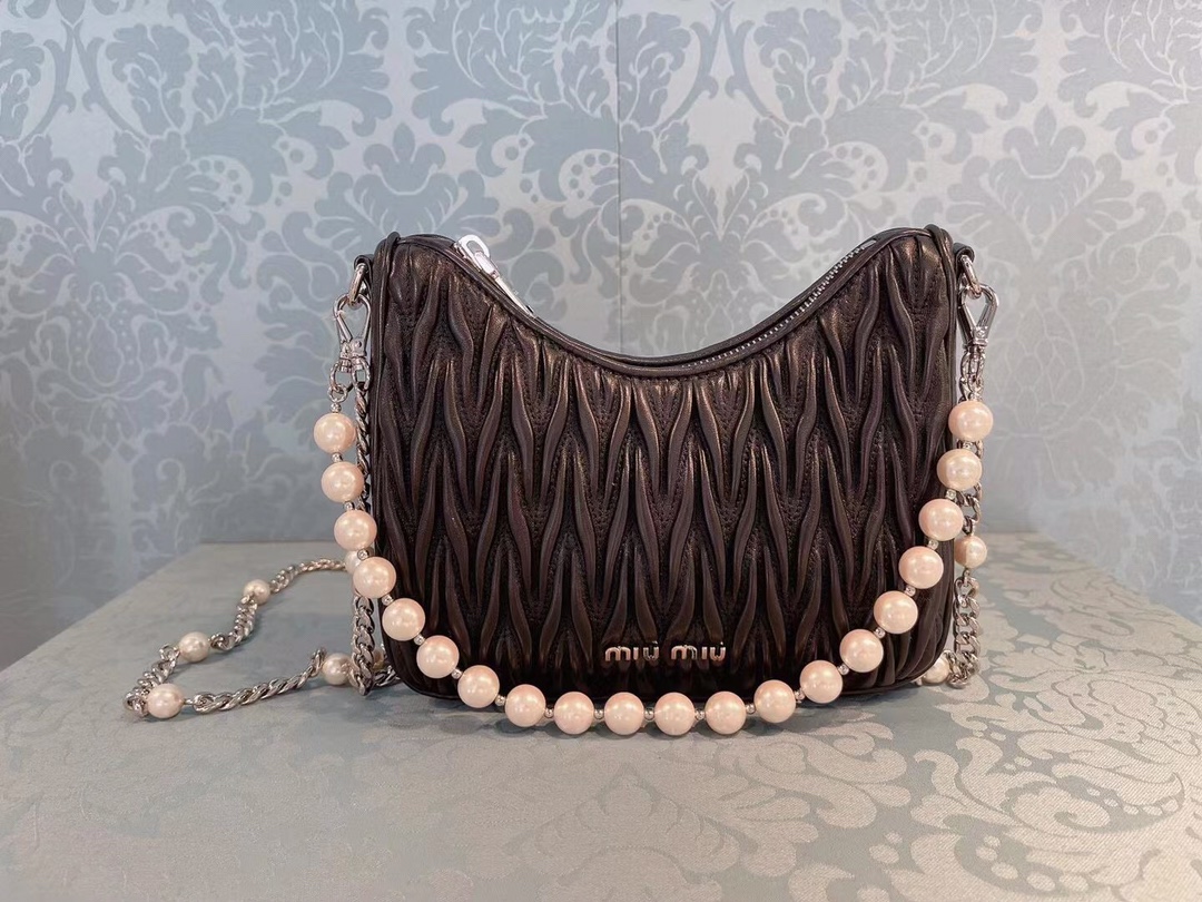 Miu Miu Matelassé Pearl Embellished Shoulder Bag – Cettire