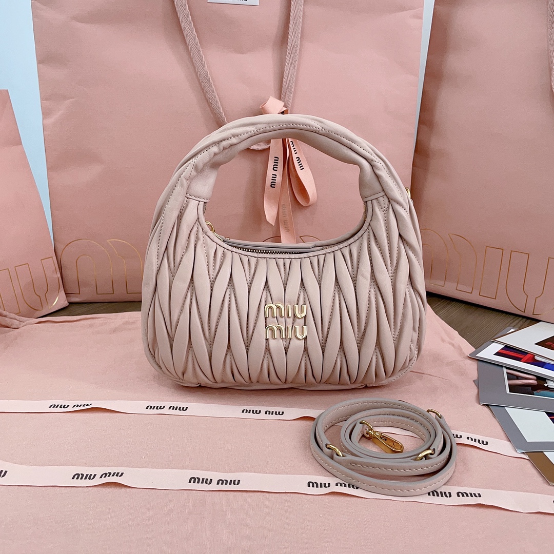 Miu Miu Wander Matelassé Tote Bag | Pink |