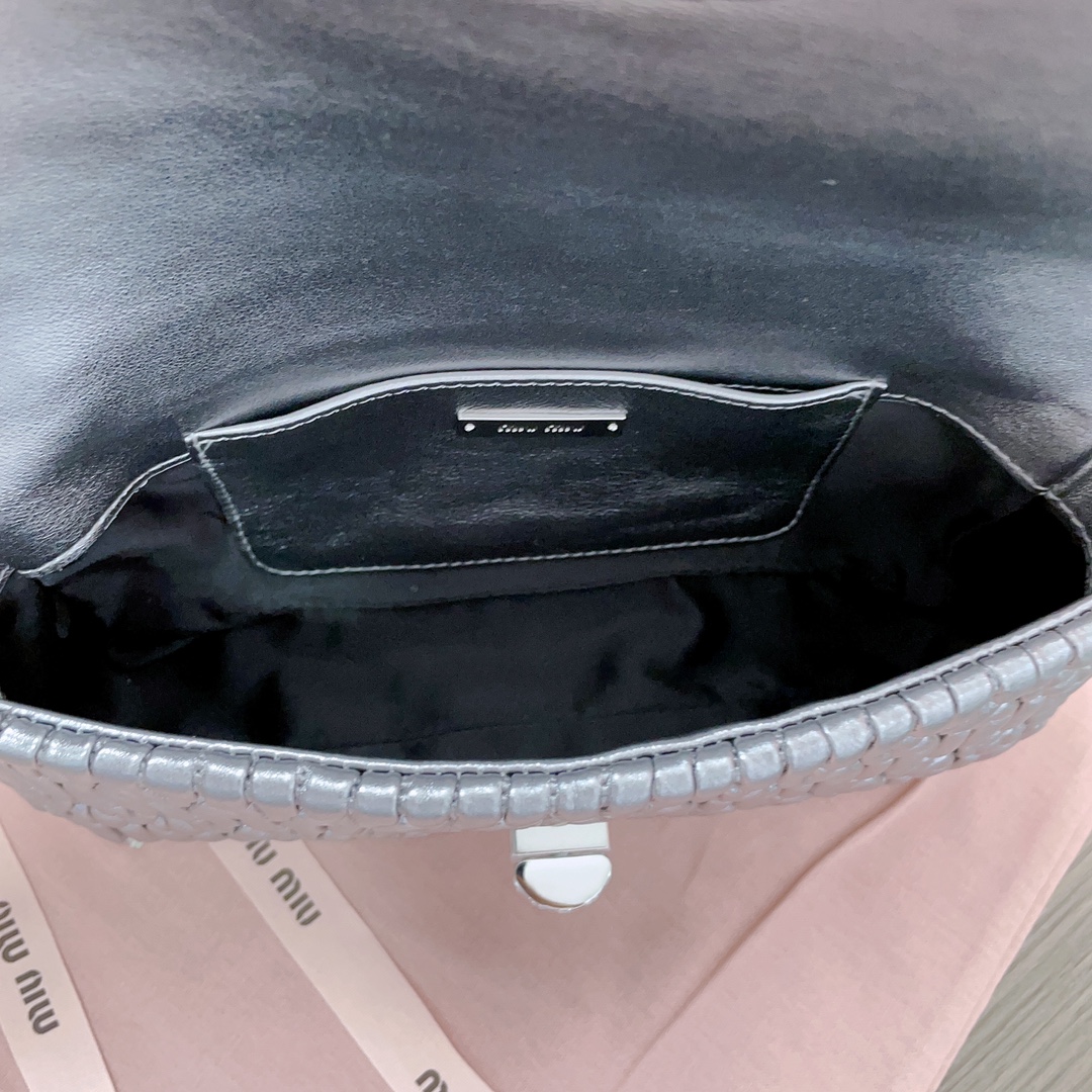 Miu Miu  03339