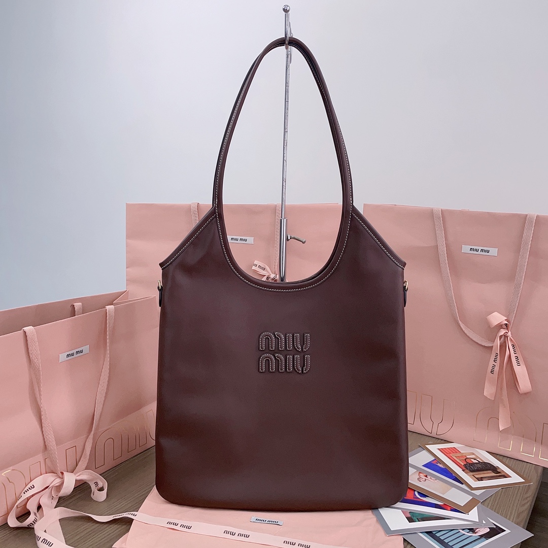 Miu Miu Patent Leather Ivy 2024 – Black Totes, Handbags