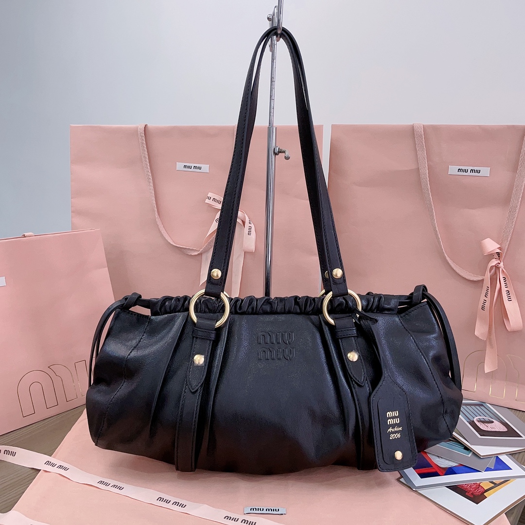 Miu Miu Crochet knit shopping bag ib black with leather handles