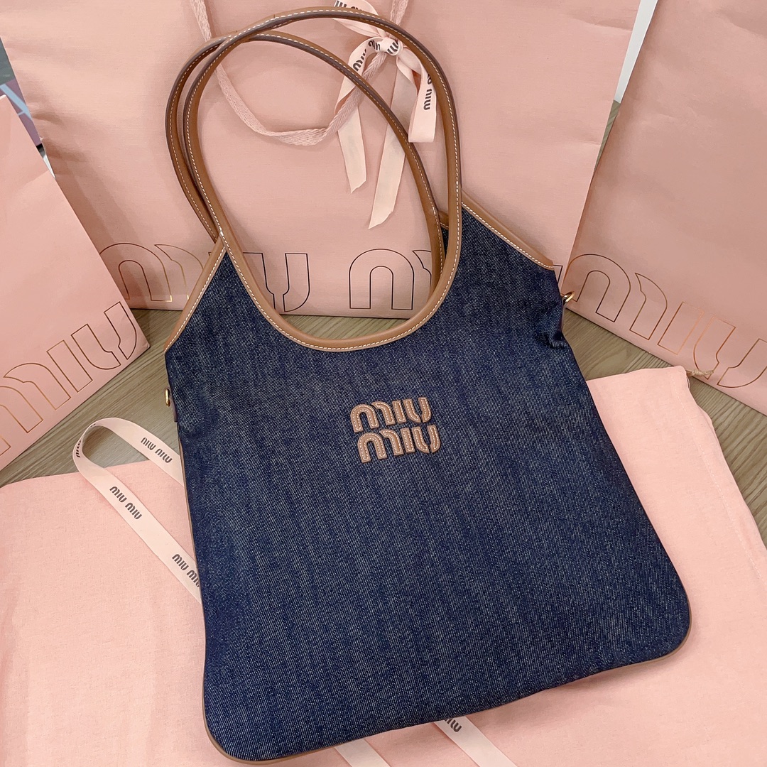 Miu Miu  04209