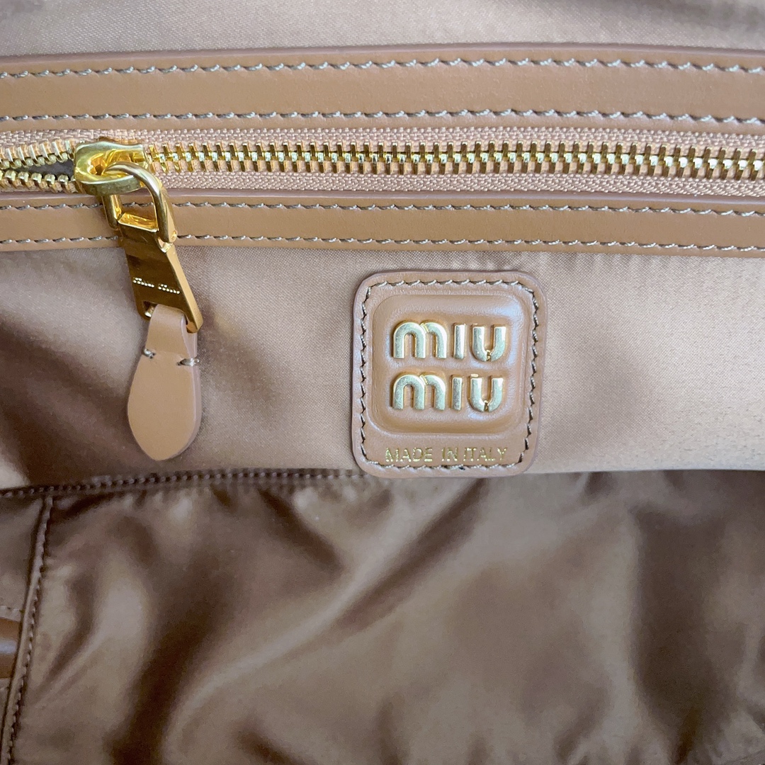 Miu Miu  04279