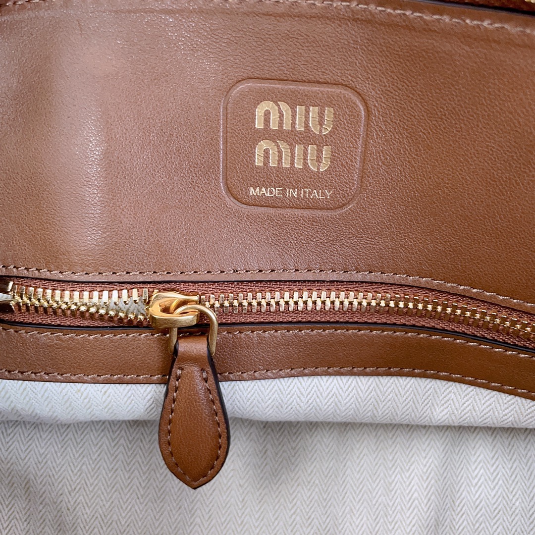 Miu Miu 04438