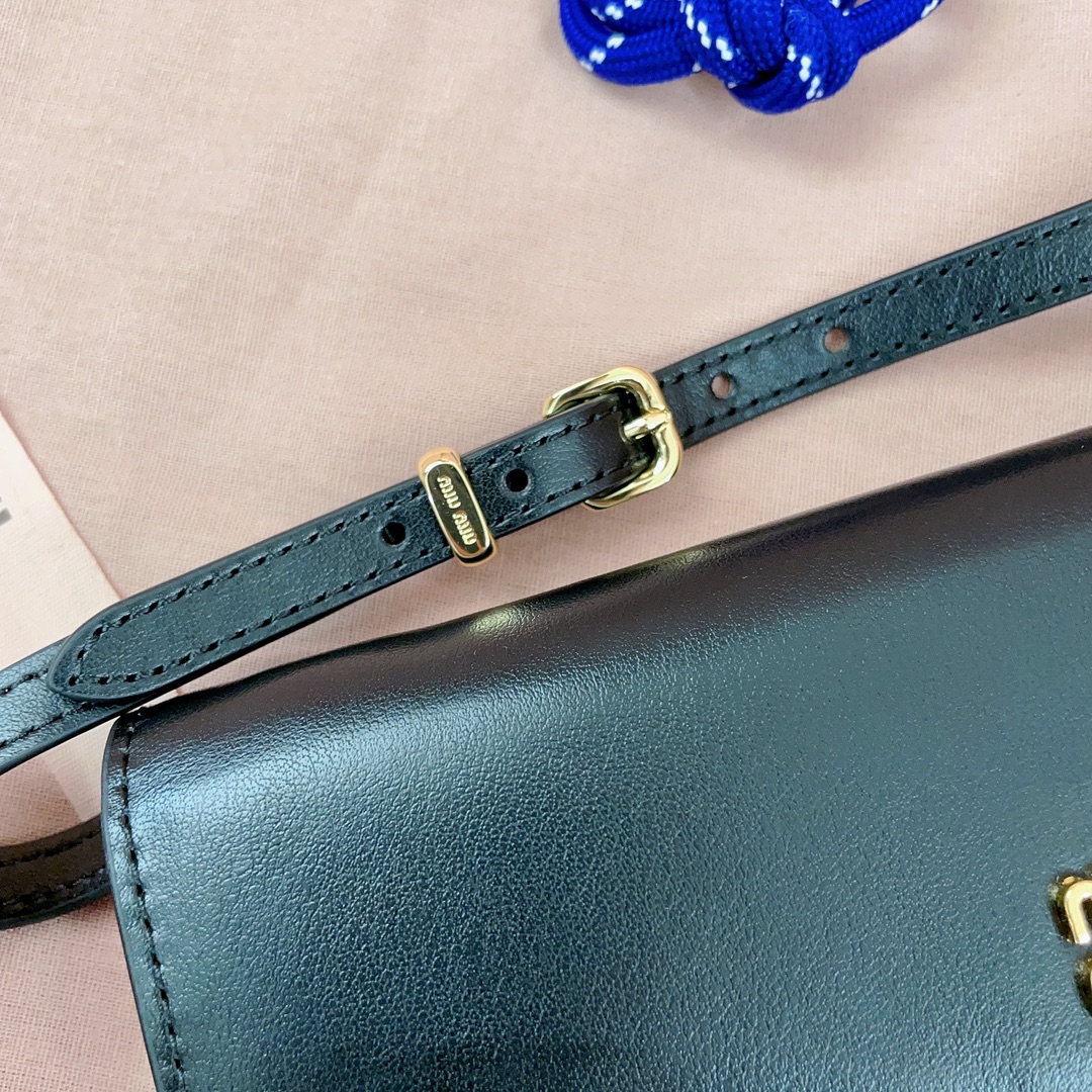 Miu Miu  04448