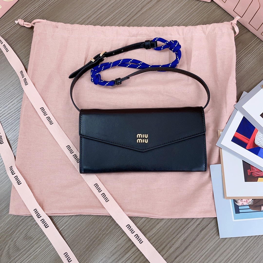 Miu Miu Calfskin Shoulder Bag 2024 – Black Shoulder Bags
