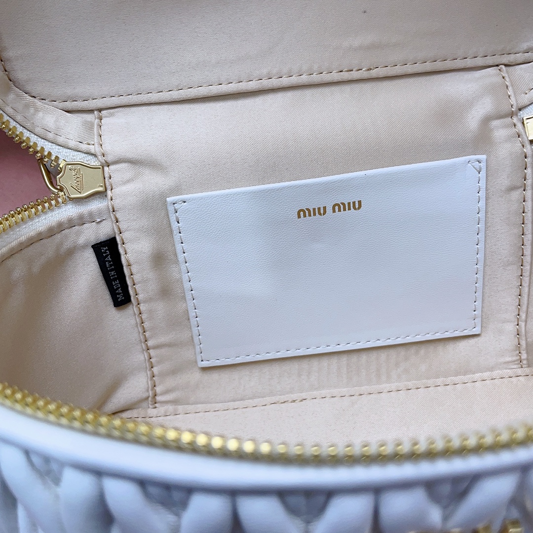Miu Miu 04549