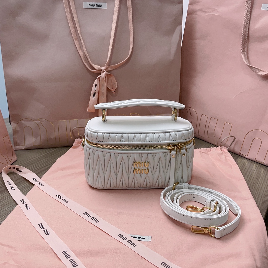 Miu Miu White Matelassé Nappa Leather Shoulder Bag | Miu Miu