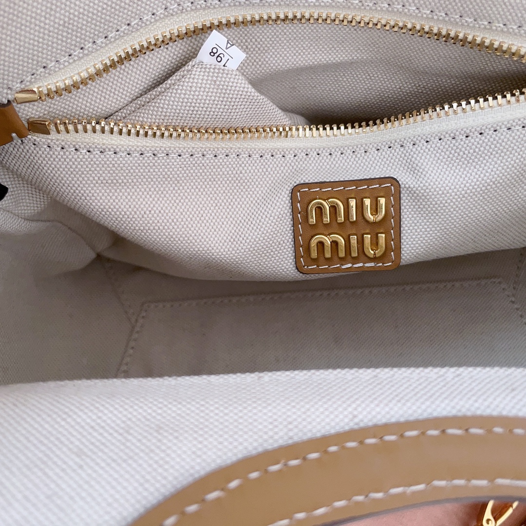 Miu Miu 04589