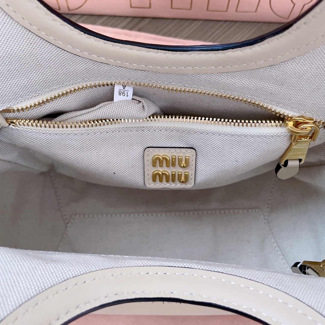 Miu Miu 04639