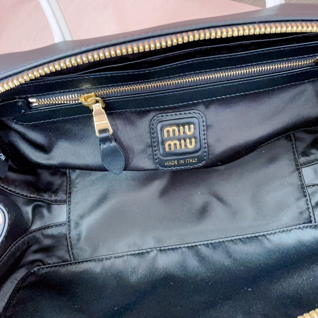 Miu Miu 04749