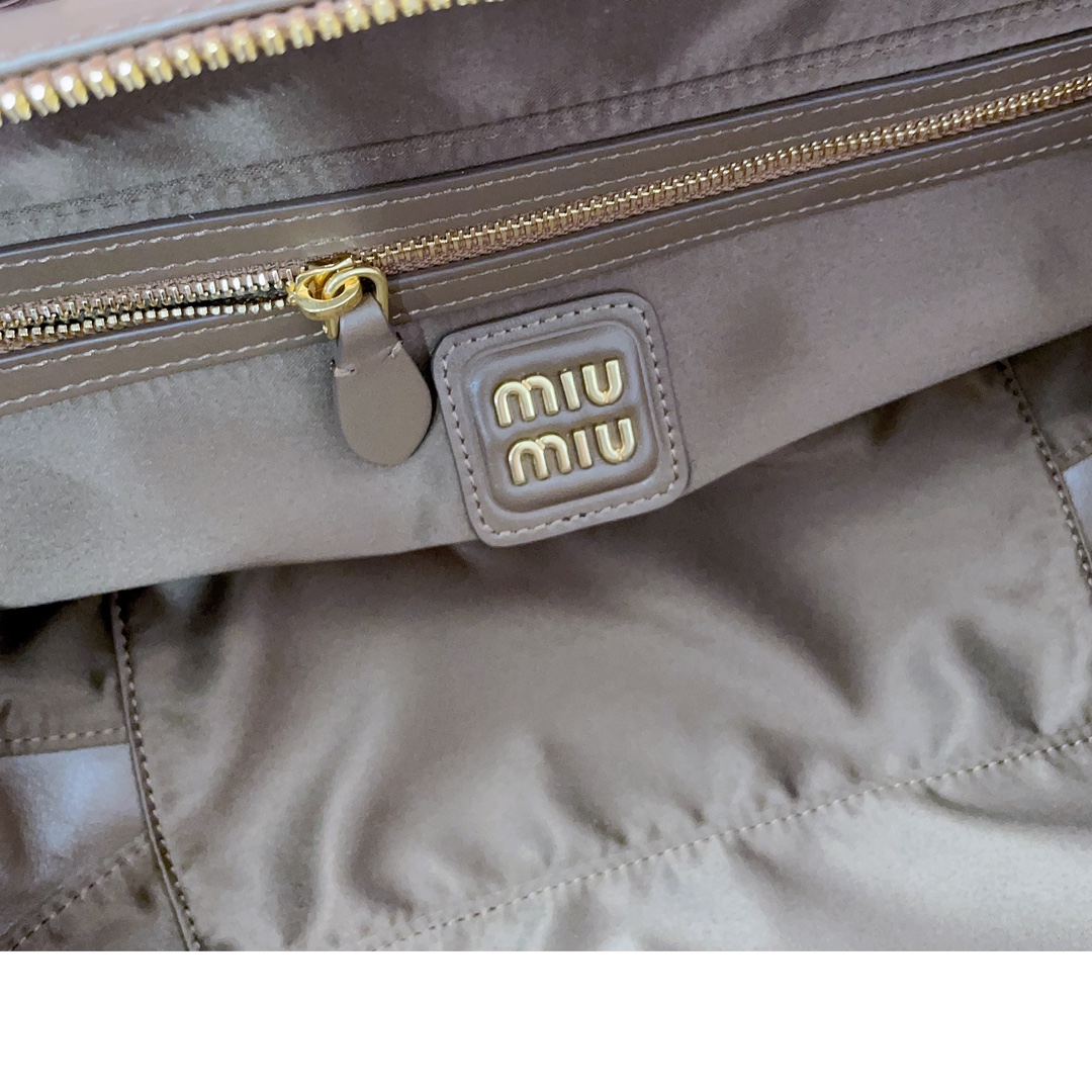 Miu Miu 04949