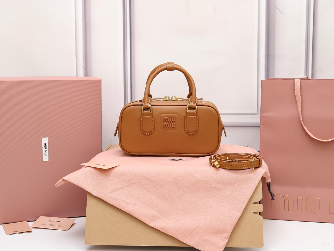 Miu Miu Padded Leather Top-Handle Bag brown- Nero