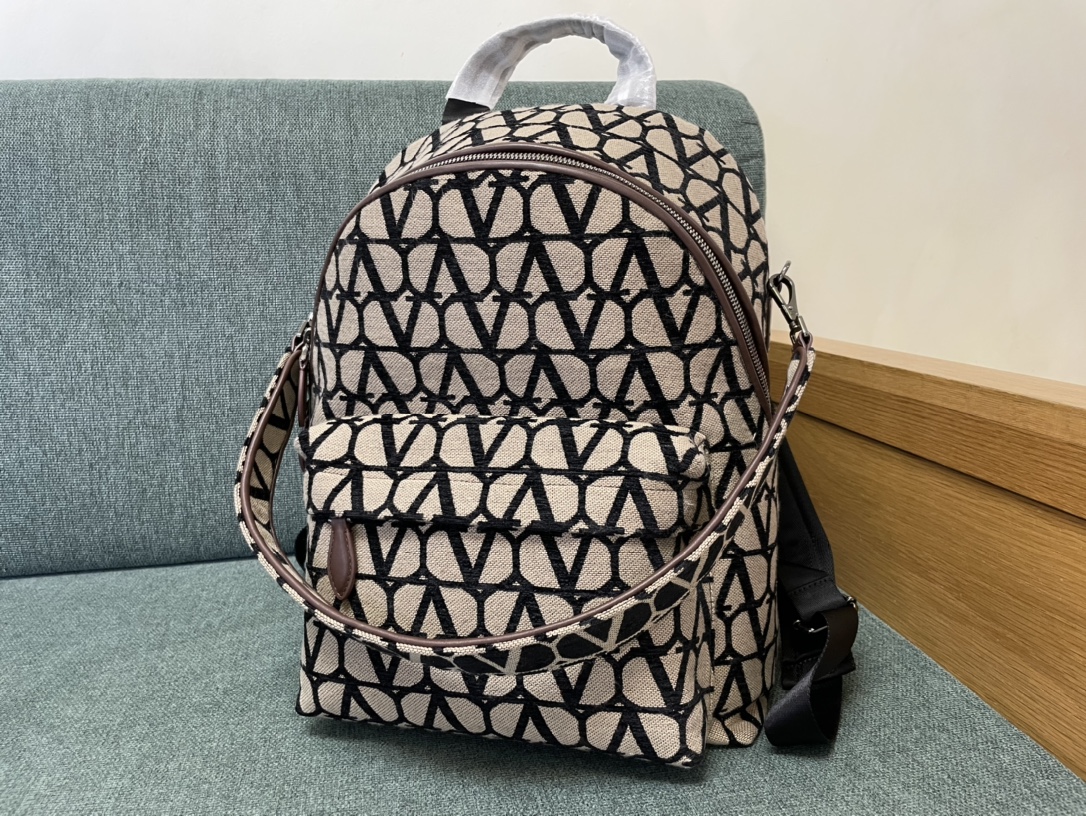 Valentino Garavani Logo Pattern Backpack  Valentino 00018