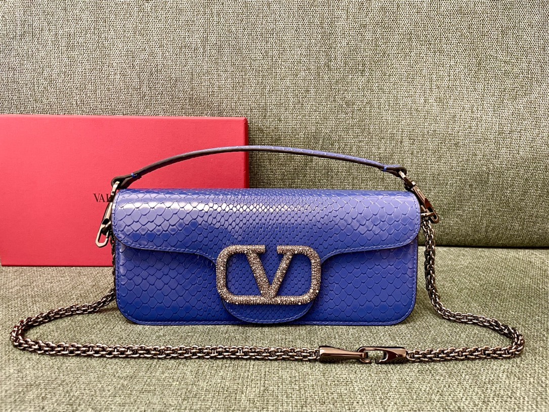 Valentino Garavani Offers an Exclusive Collection to the