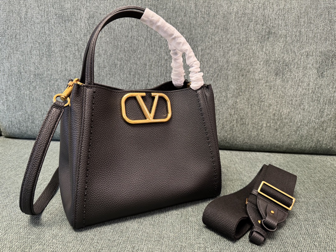 Valentino Valentino Garavani Alltime Medium Handbag In Grainy