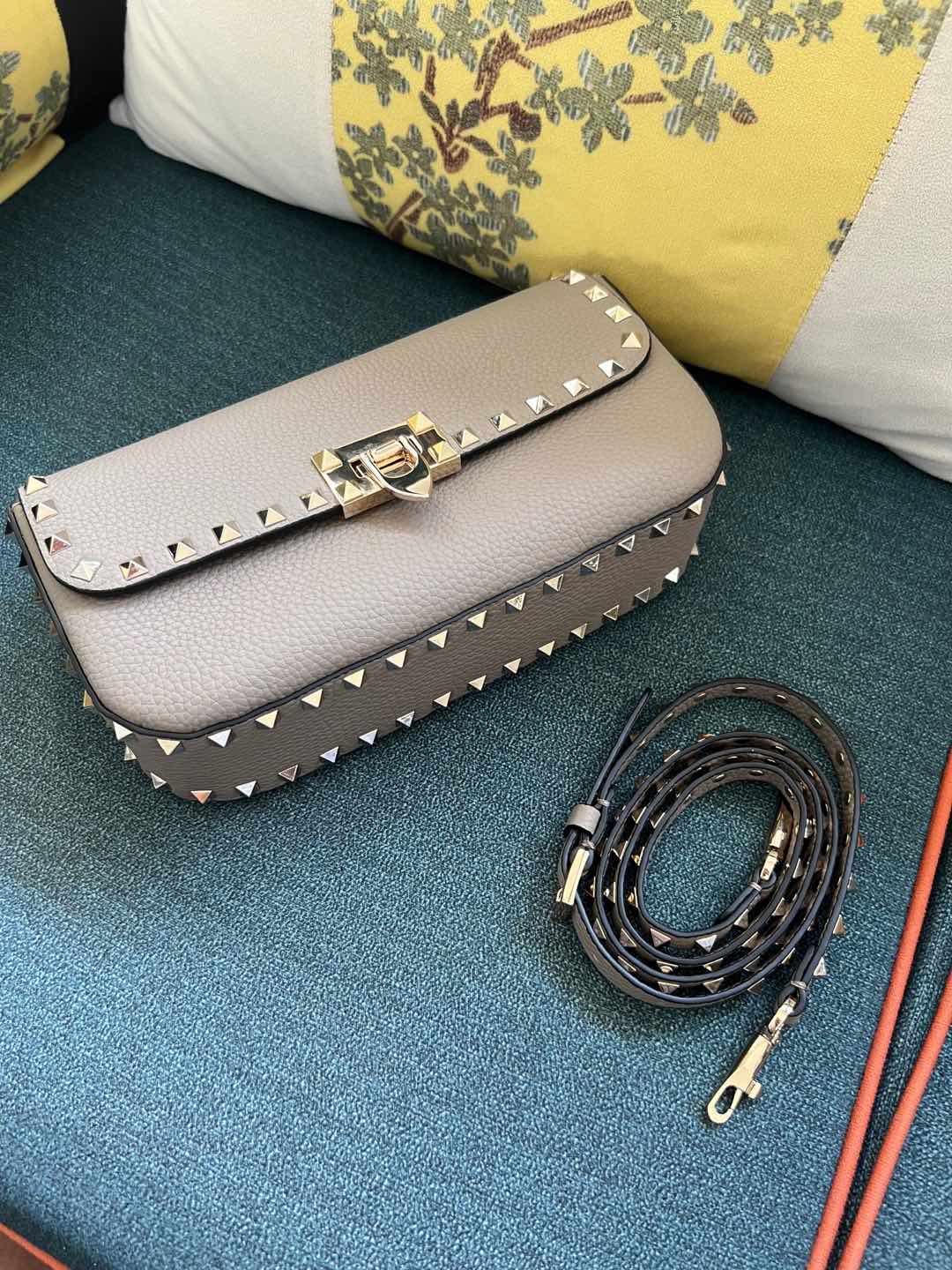 VALENTINO GARAVANI Pebbled Calfskin Medium Rockstud Flip Lock Crossbody Bag Poudre 1360399