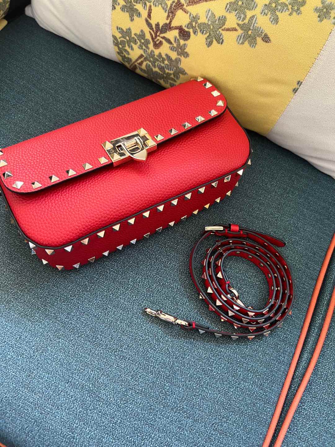 Valentino Garavani Calf Leather Rockstud Alcove Shoulder Bag |