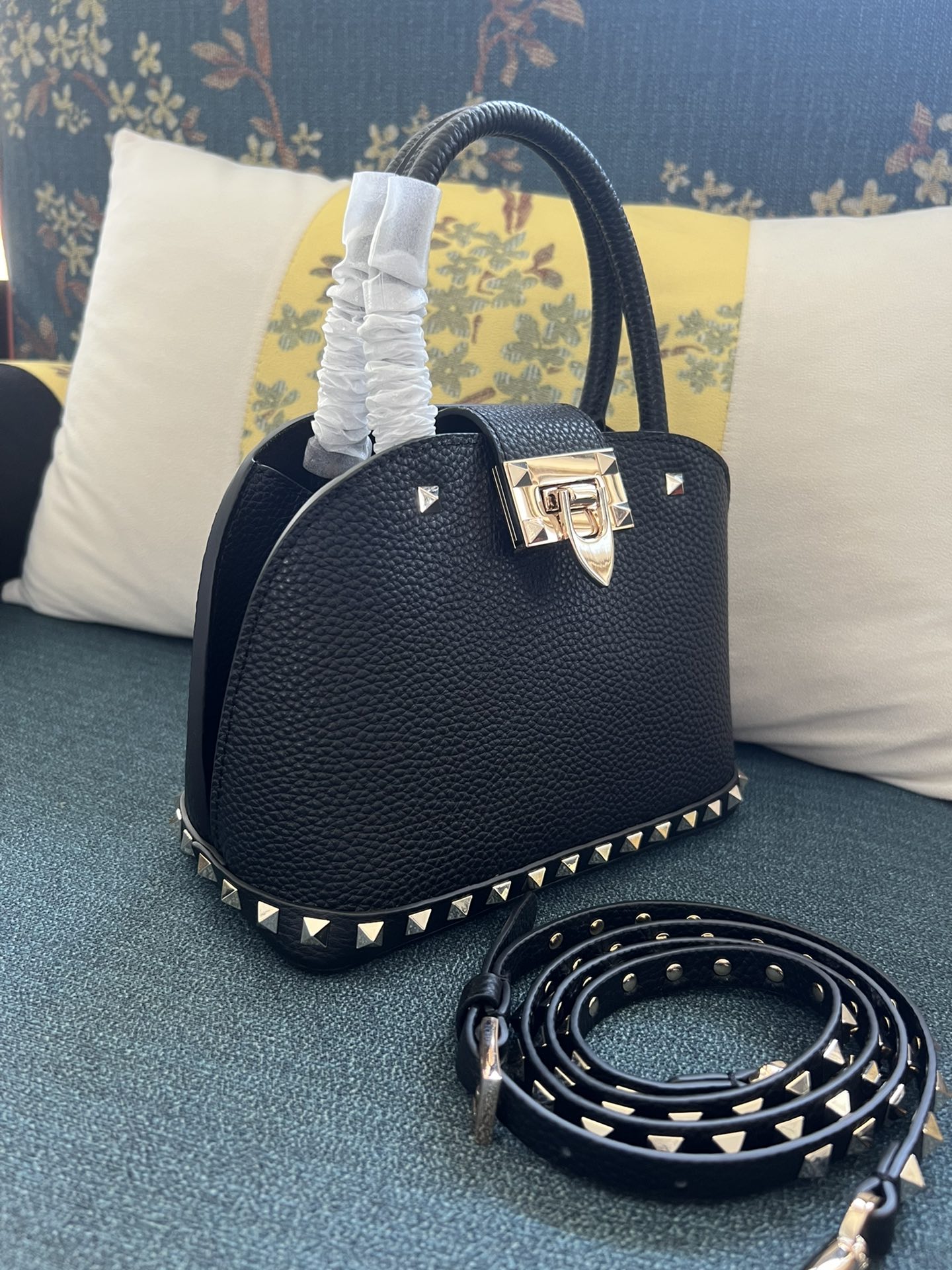 Valentino Garavani Rockstud Double Handle Bag – Black |