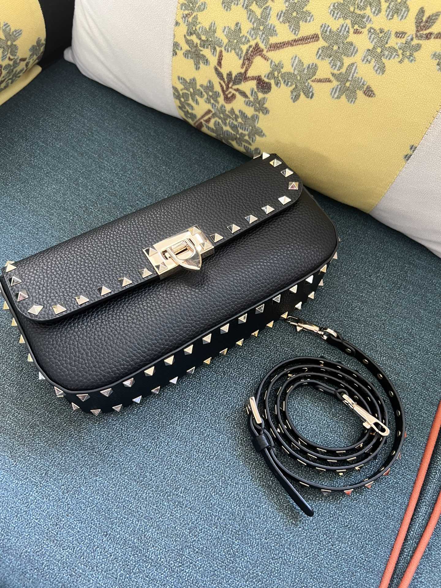 Valentino Valentino Garavani Rockstud Grainy Calfskin Shoulder Bag for Woman in Black | Valentino