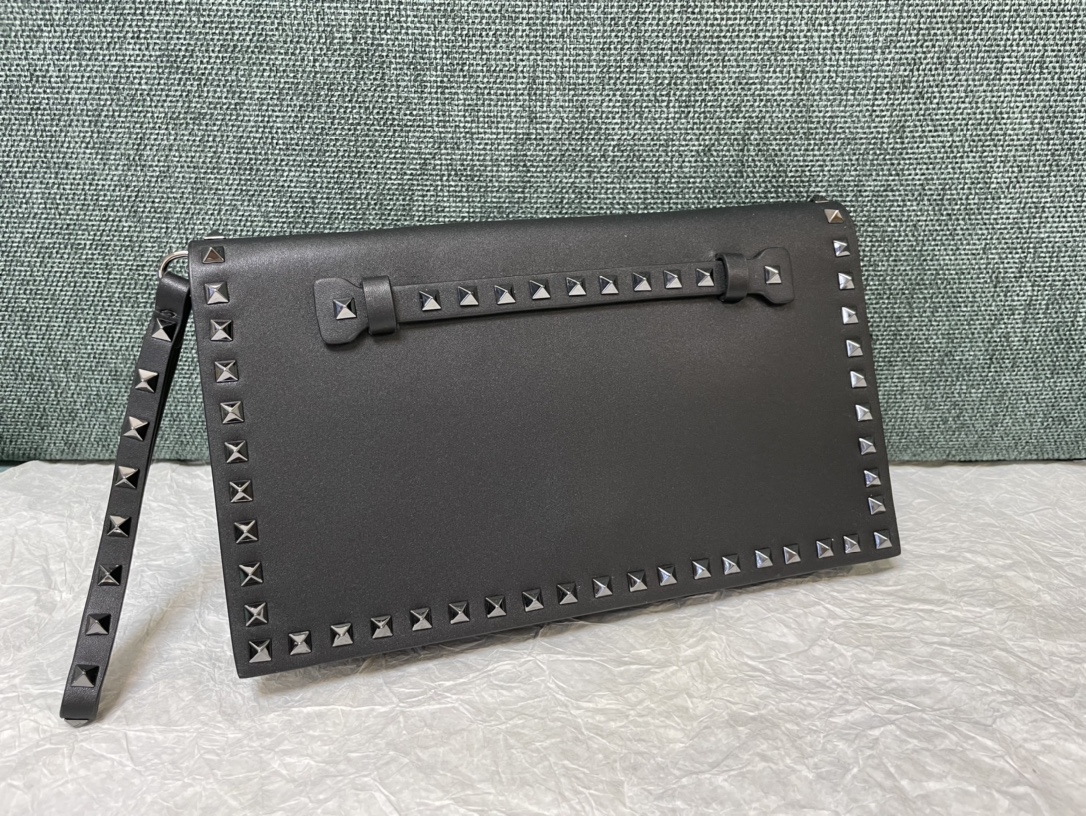 Valentino Garavani Mujeres Rockstud Bla Cuero Tachonad