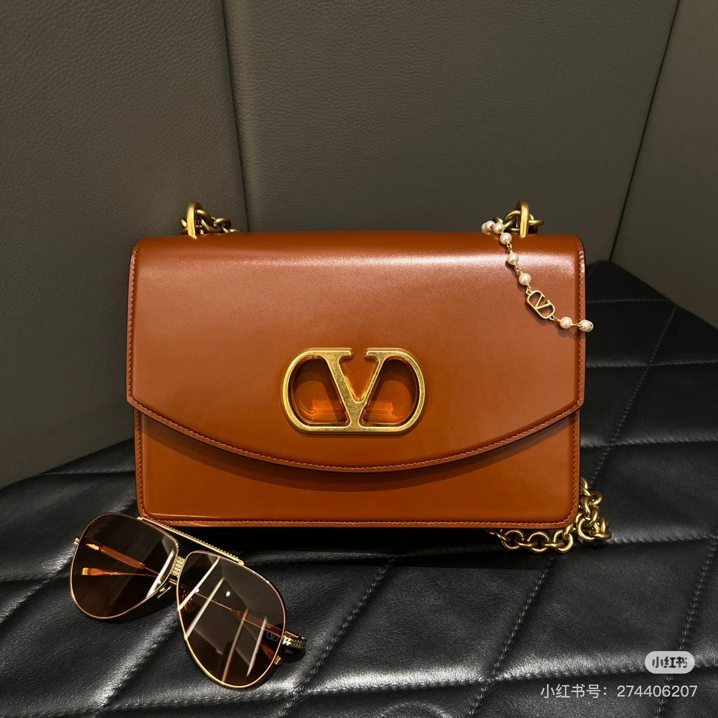 Valentino Garavani Vain Shoulder Bag In Shiny Calfskin for Woman in Dark Brandy |