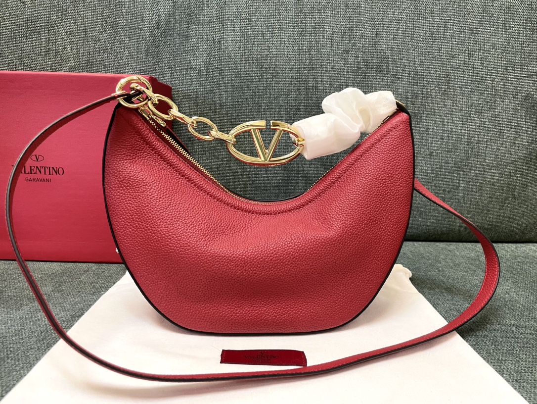 VALENTINO GARAVANI – VLogo Moon medium leather shoulder