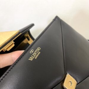 Valentino  00209