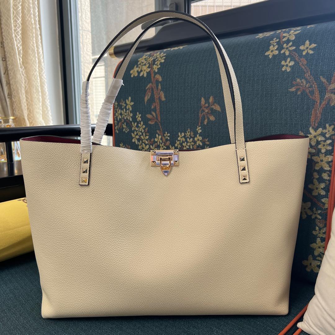 Valentino Garavani Rockstud Alcove Tote In White –