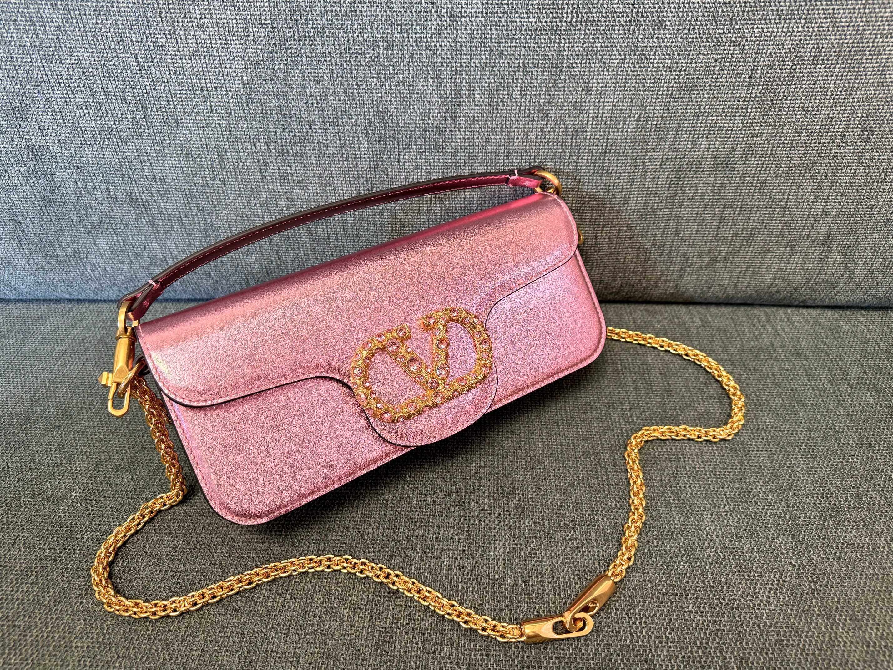 Valentino Garavani Vlogo Woven Clutch Bag – pink