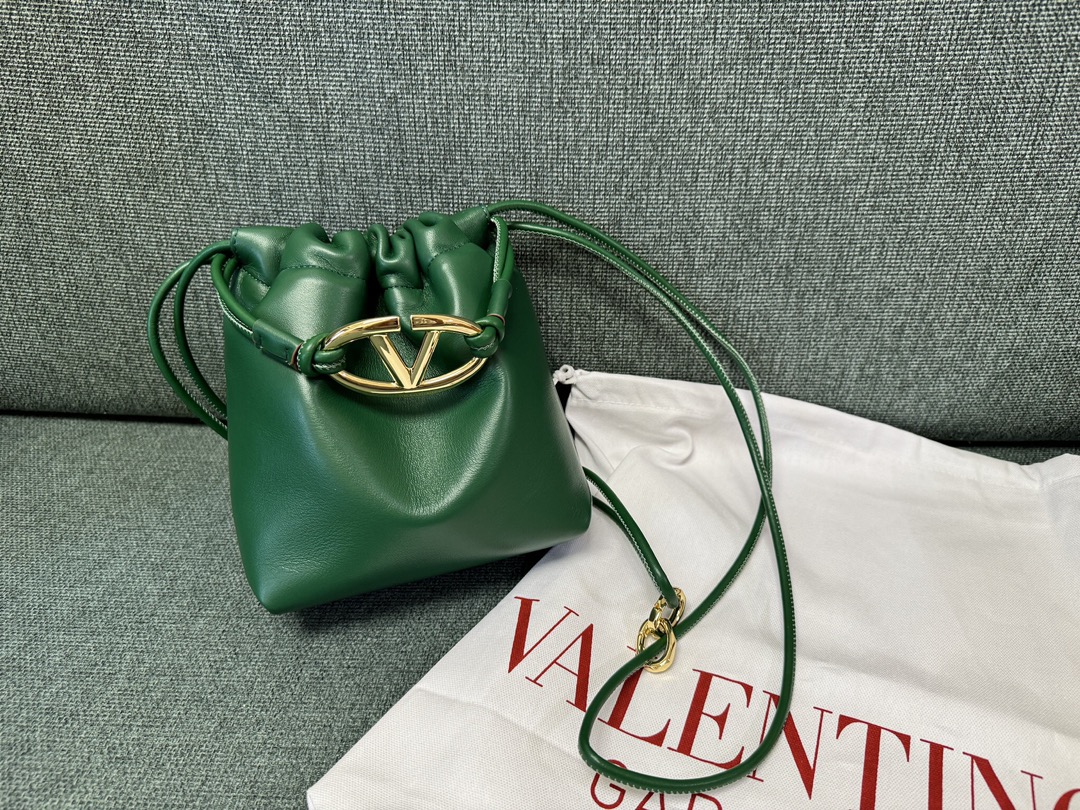 Valentino Garavani Vlogo Pouf Mini Bucket Bag – Green |